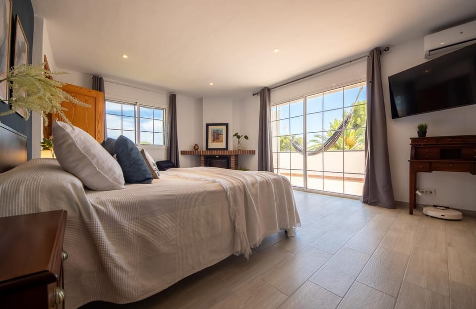 Bed, Photo of the whole room