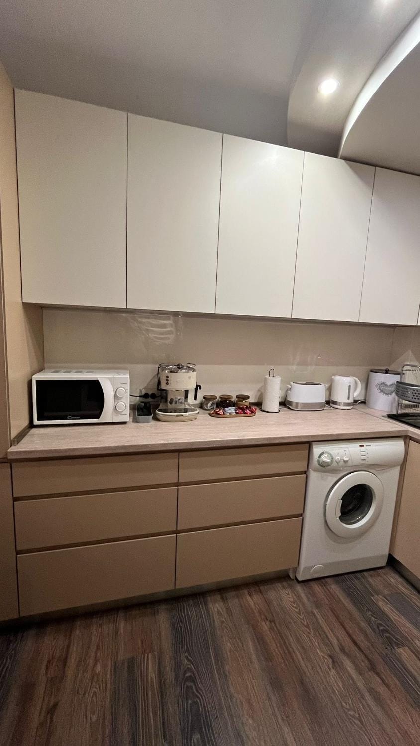 Coffee/tea facilities, microwave, toaster, washing machine