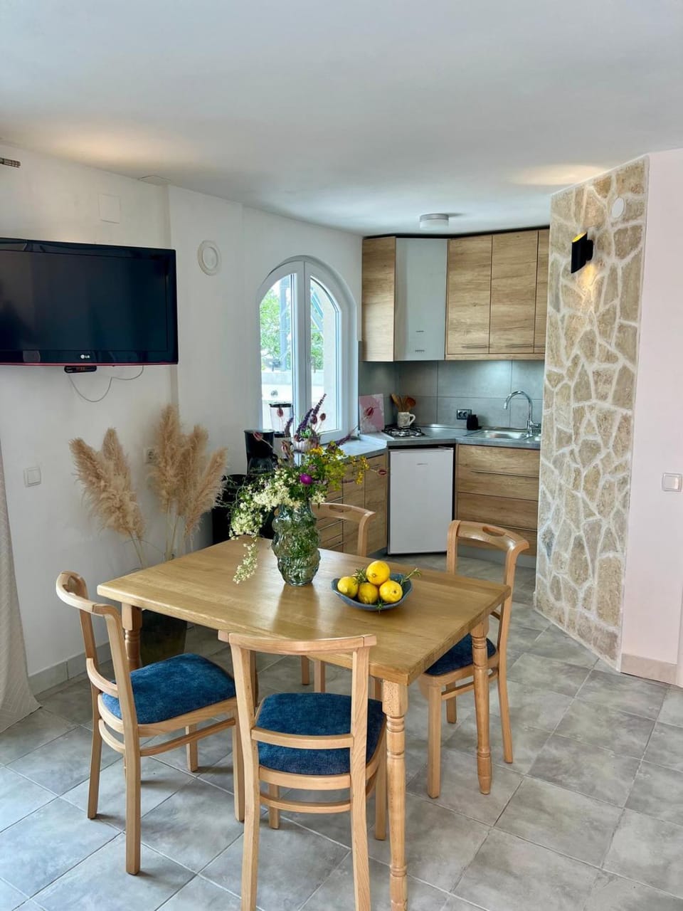 Kitchen or kitchenette, Living room