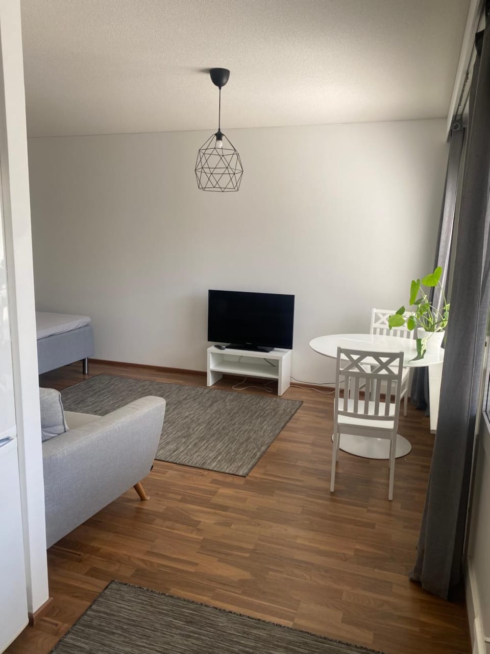 Niinivaaran tilava ja valoisa yksiö 2 Apartment in Finland