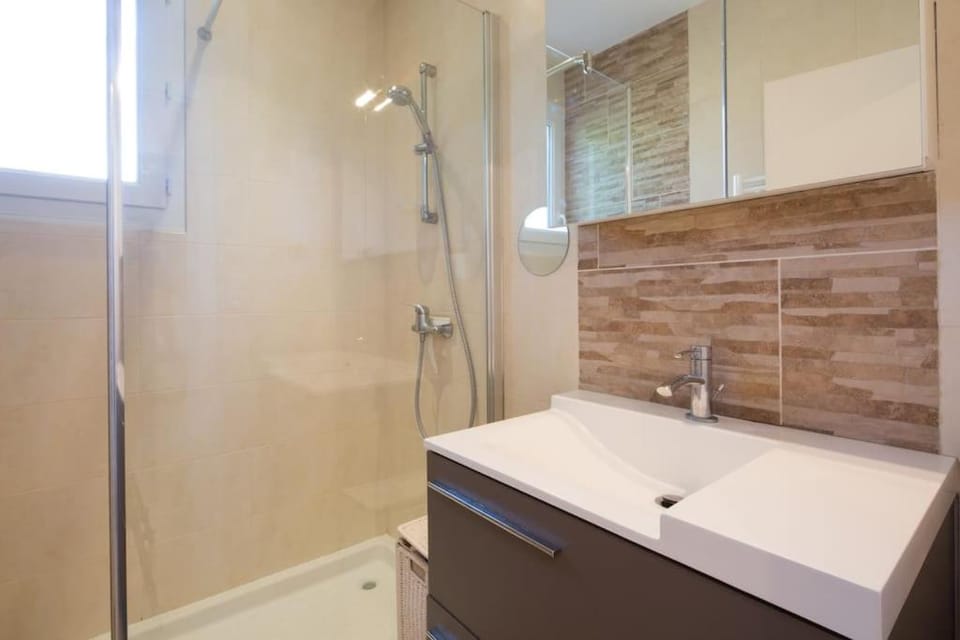 Shower, Bathroom