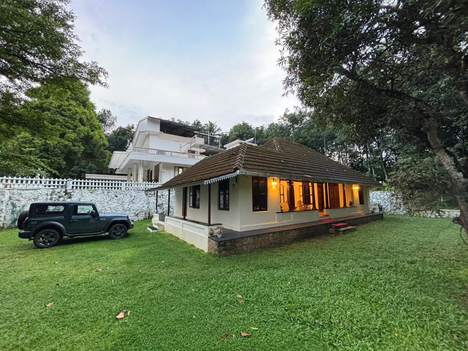 Property building, Natural landscape, Garden, Garden view, Parking