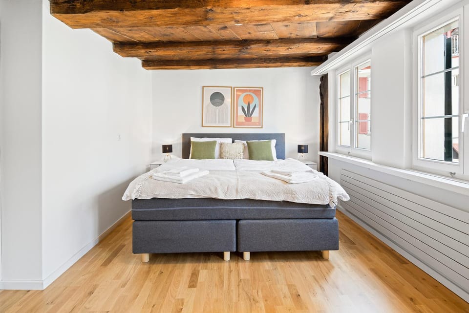 Bed, Photo of the whole room, Bedroom, towels