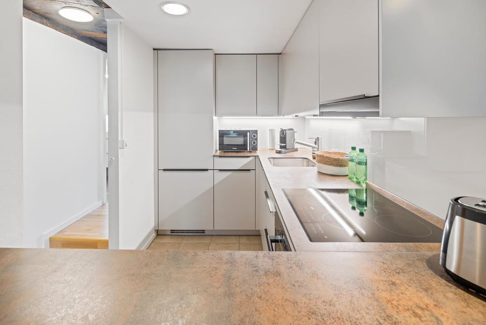 Coffee/tea facilities, Kitchen or kitchenette, dishwasher, oven, stove, toaster