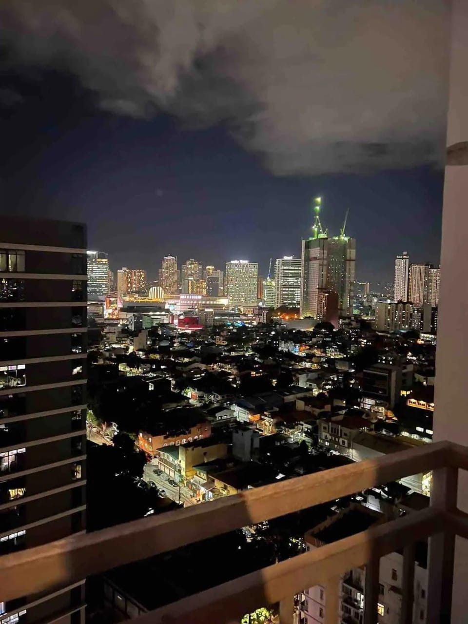 Cozy Spacious Pet Friendly Unit with Netflix Pool Gym Apartment hotel in Quezon City