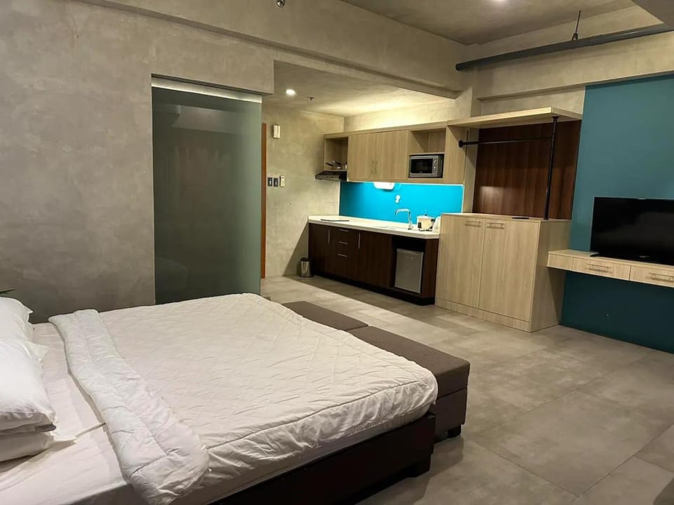 Cozy Spacious Pet Friendly Unit with Netflix Pool Gym Apartment hotel in Quezon City