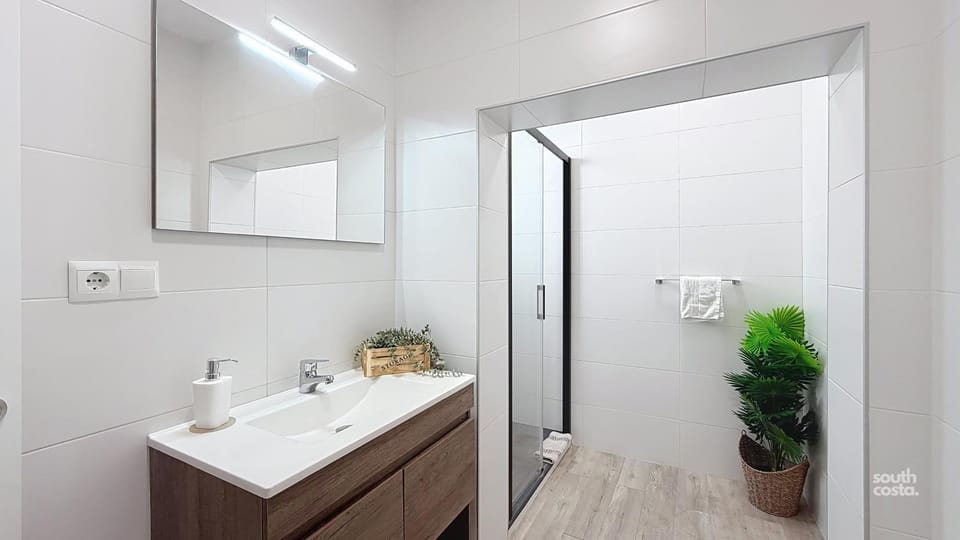 Shower, Bathroom, towels