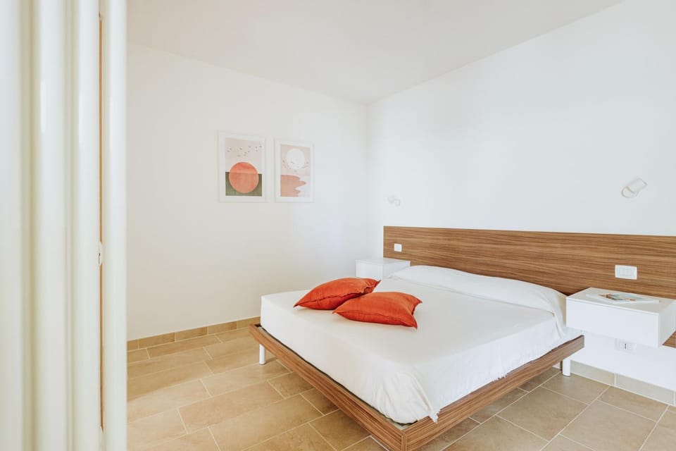 Bed, Photo of the whole room, Decorative detail, Bedroom