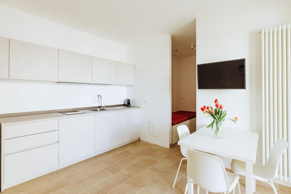 TV and multimedia, Kitchen or kitchenette, Dining area, internet