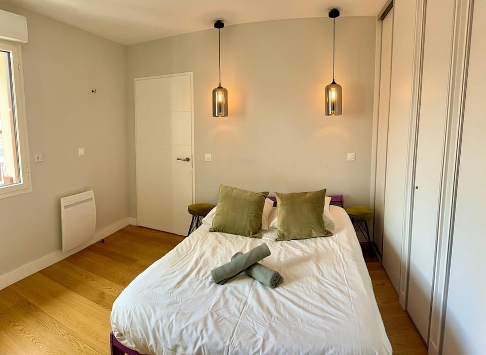Bed, Bedroom