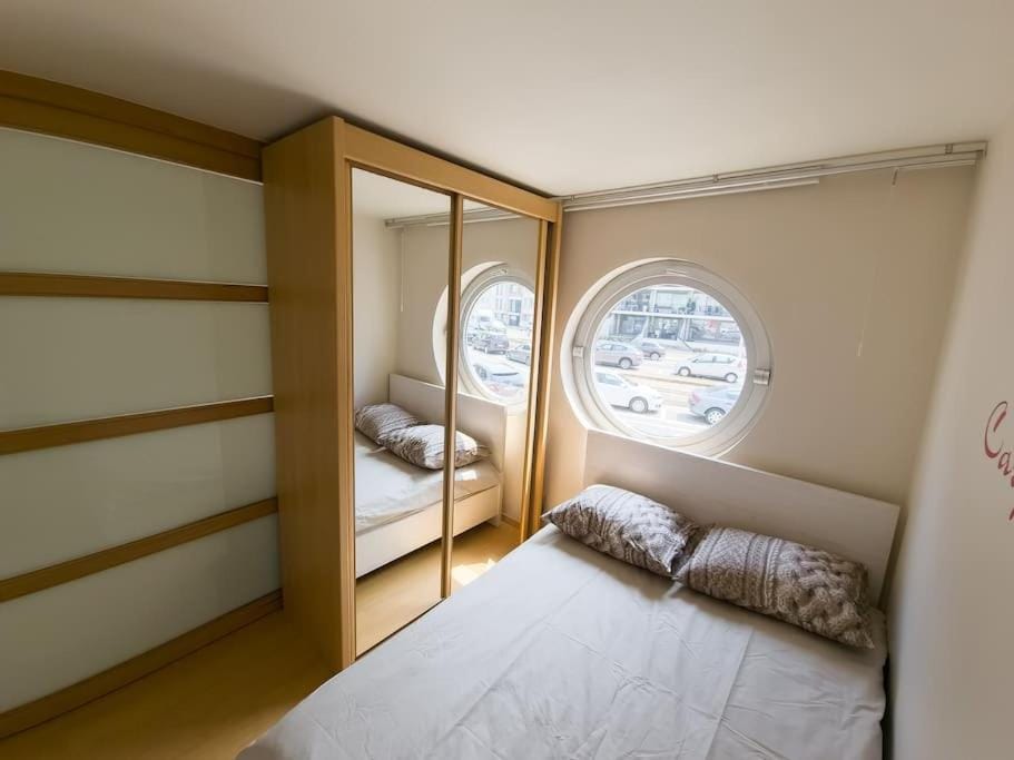 Cozy studio with pool close to the sea Apartment in Ostend