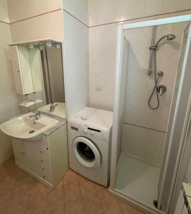 Shower, Bathroom, washing machine