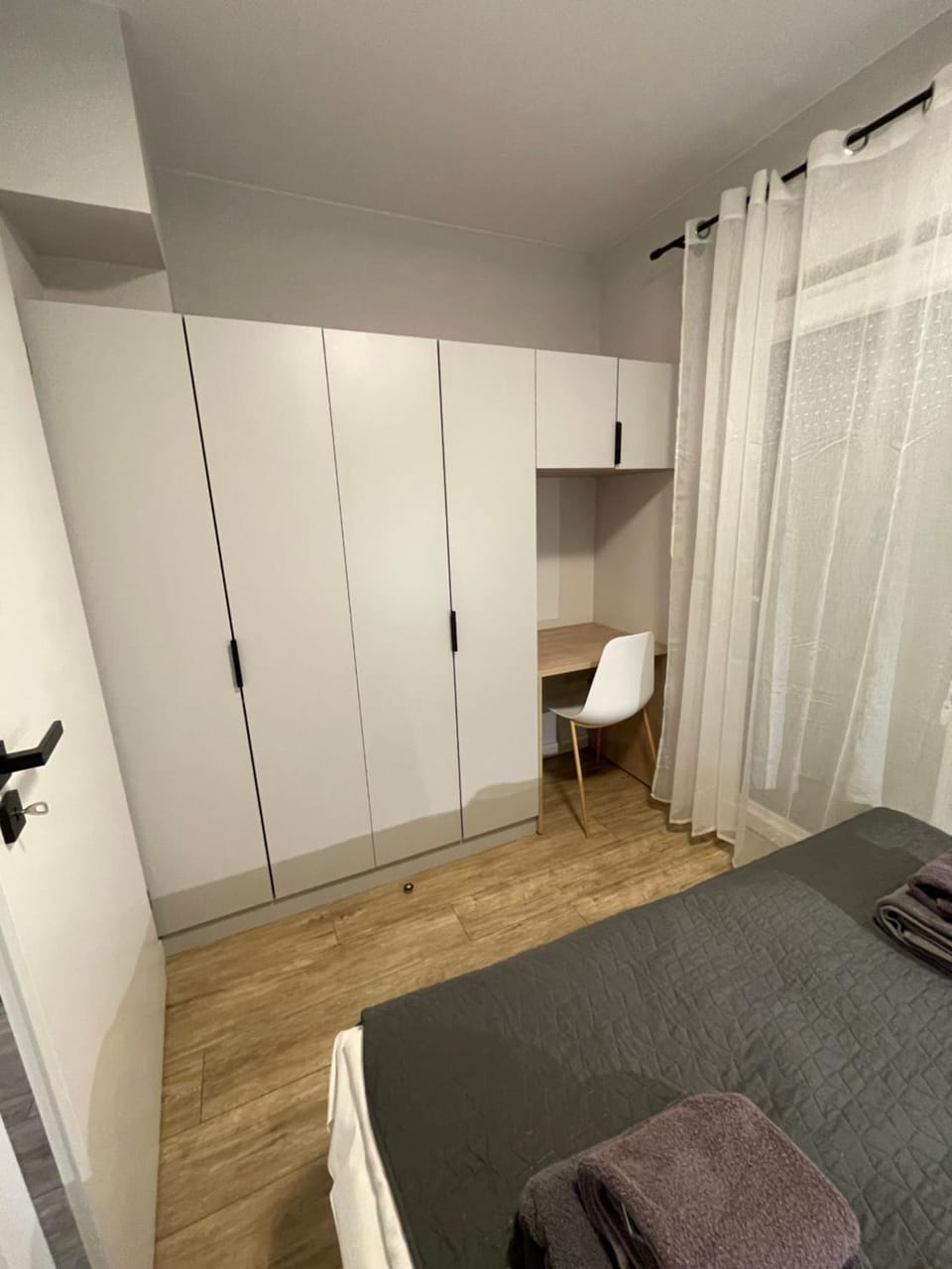 Bed, Photo of the whole room, wardrobe