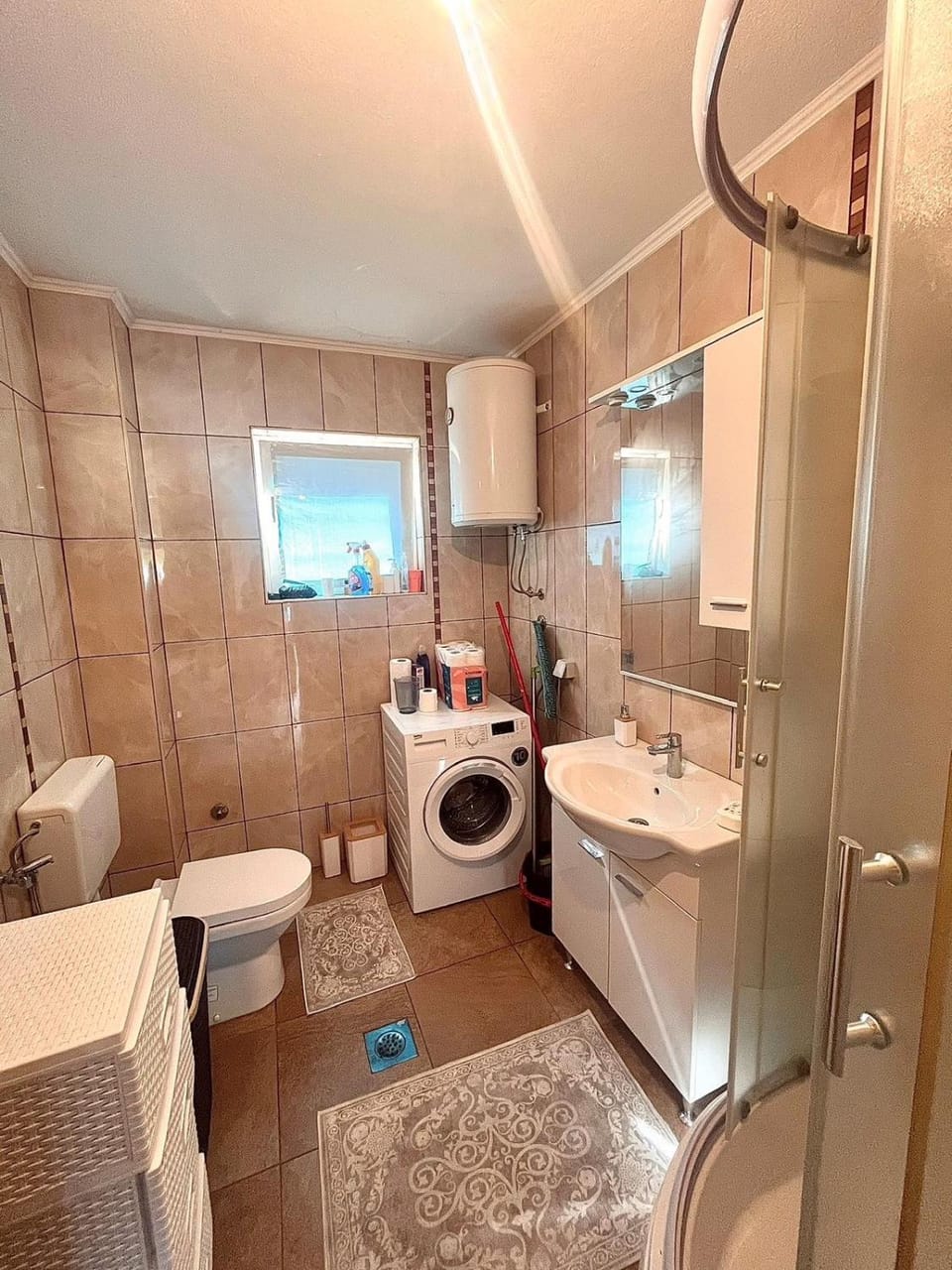 Shower, Toilet, Bathroom, washing machine