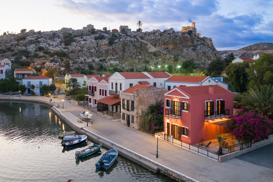 Property building, Nearby landmark, Neighbourhood, Natural landscape, Mountain view, Sea view, Street view, Location, Parking