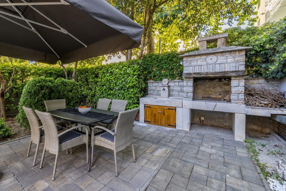 Garden, Dining area, Garden view, fireplace