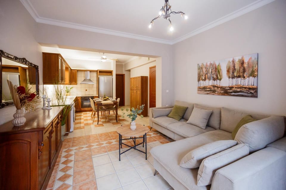 Kitchen or kitchenette, Living room, Seating area, Dining area, oven, stove