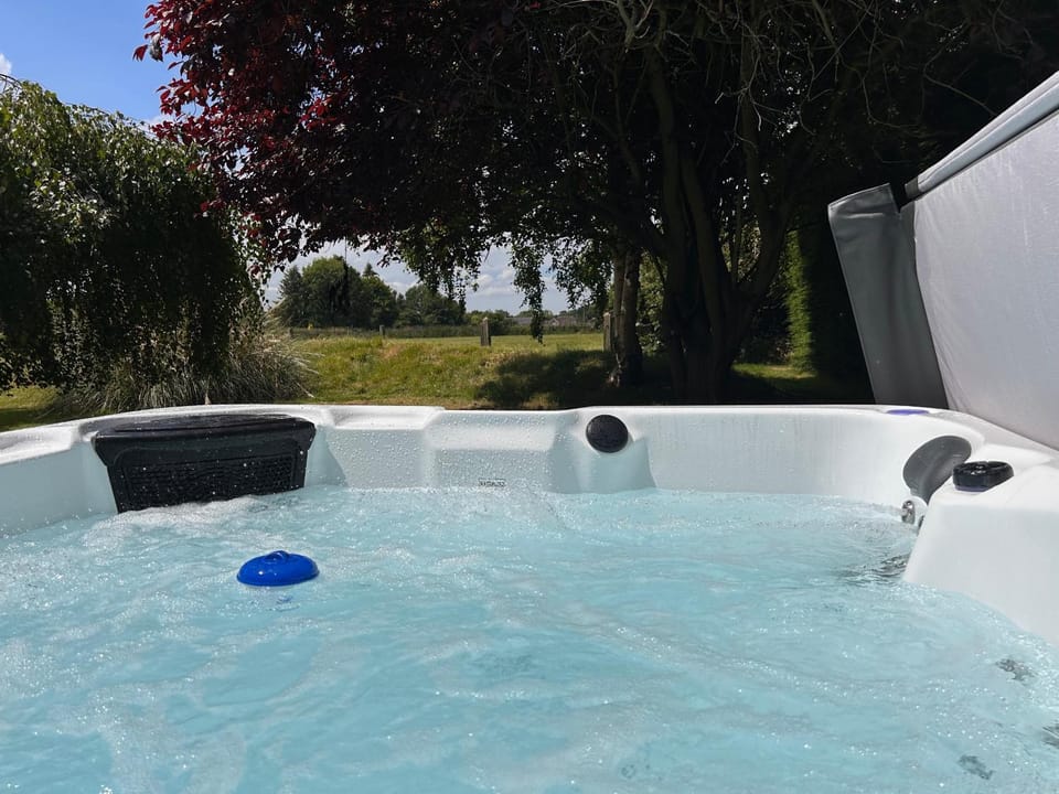 Hot Tub, Hot Tub
