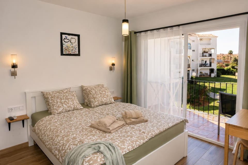 Sunny, modern Apartment Mijas Costa Apartment in Sitio de Calahonda
