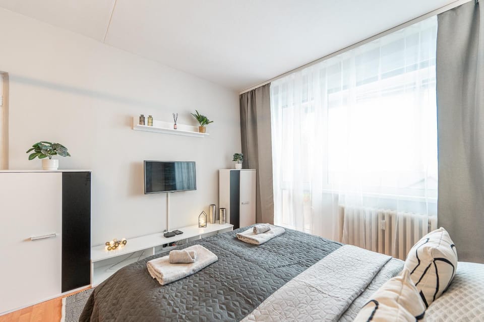 TV and multimedia, Photo of the whole room, Bedroom, towels