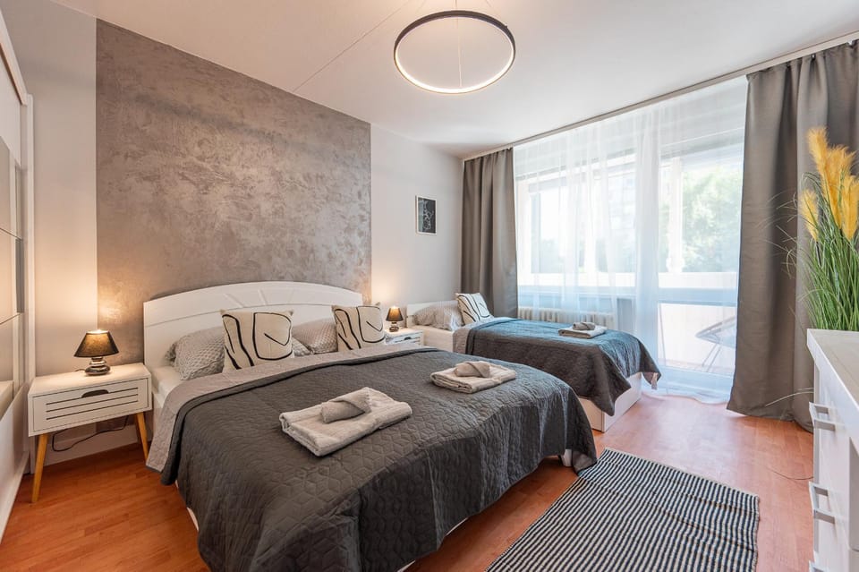 Photo of the whole room, Bedroom, towels
