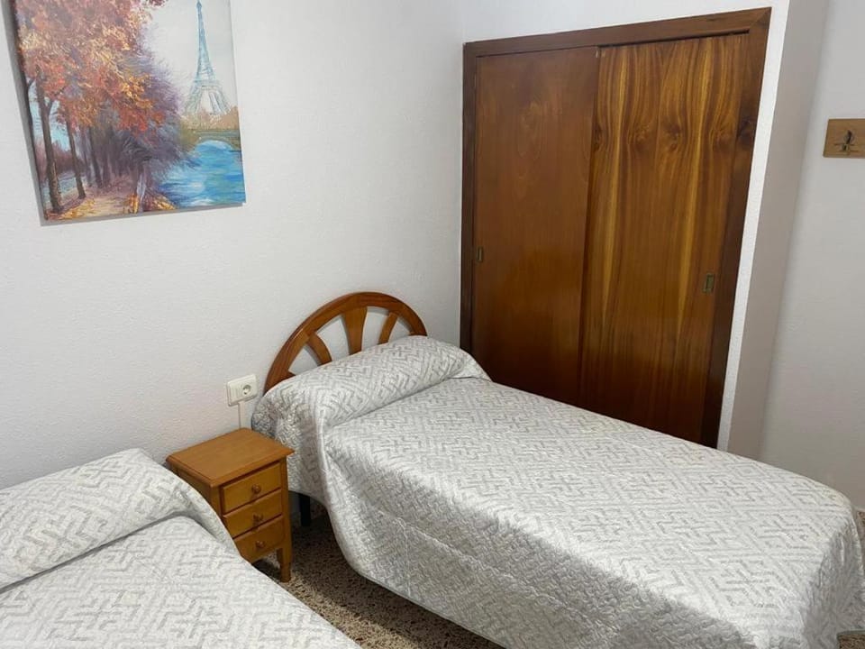 Bed, Photo of the whole room, Bedroom, wardrobe
