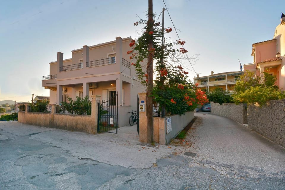 Property building, Neighbourhood