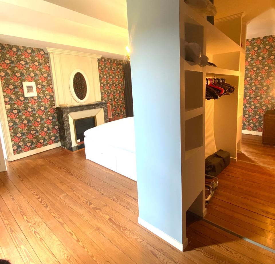 Photo of the whole room, Bedroom, storage