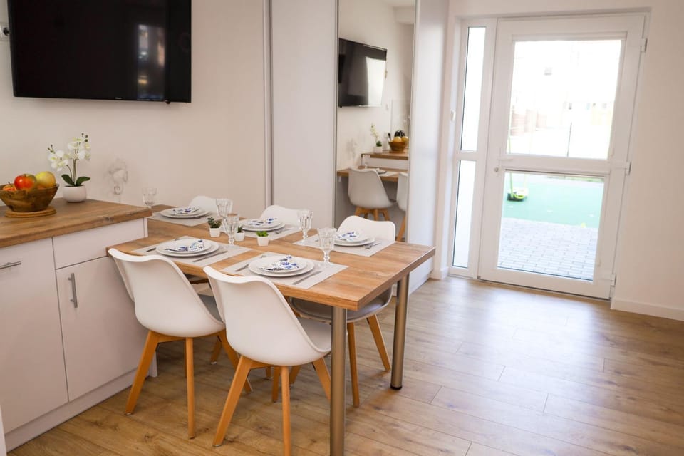 TV and multimedia, Living room, Dining area