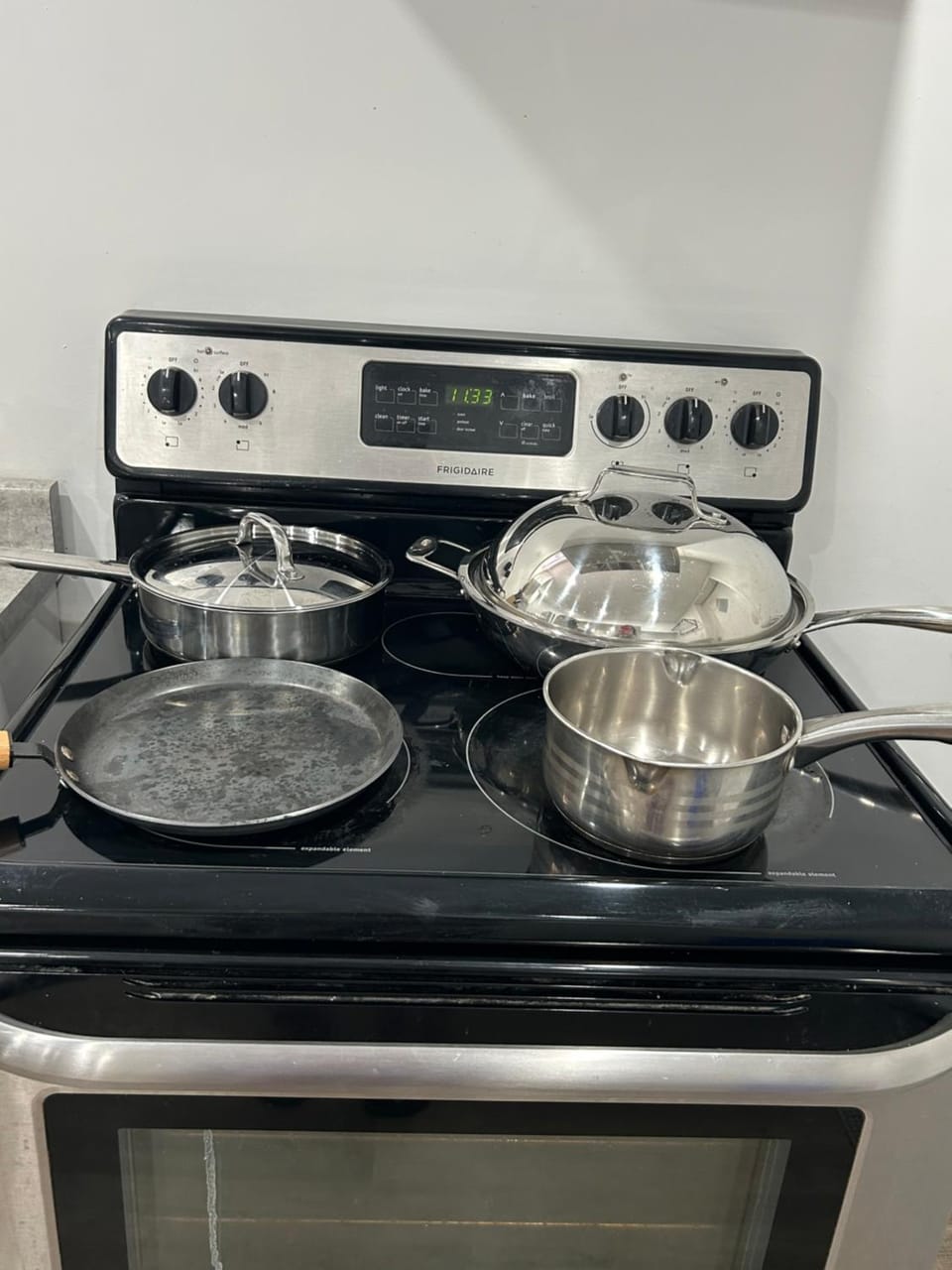 Bancroft VIBES l Sleep 7 l BBQ I FIRE PIT Apartment in Bancroft