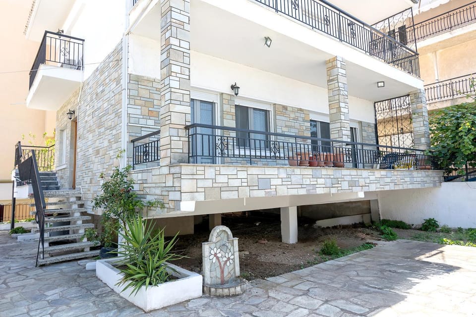 Property building, Garden, Garden view