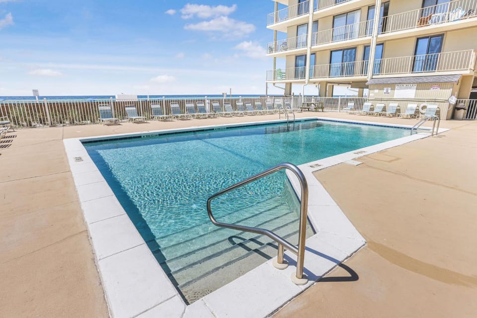 Day, Pool view, Swimming pool, sunbed