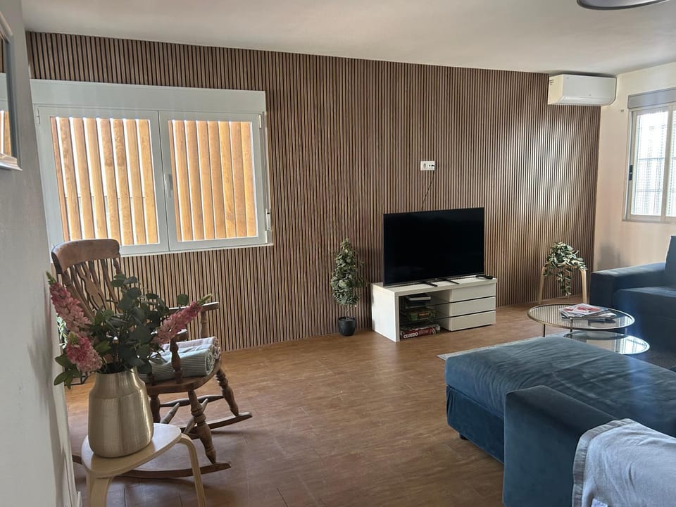 TV and multimedia, Living room, Seating area, Evening entertainment