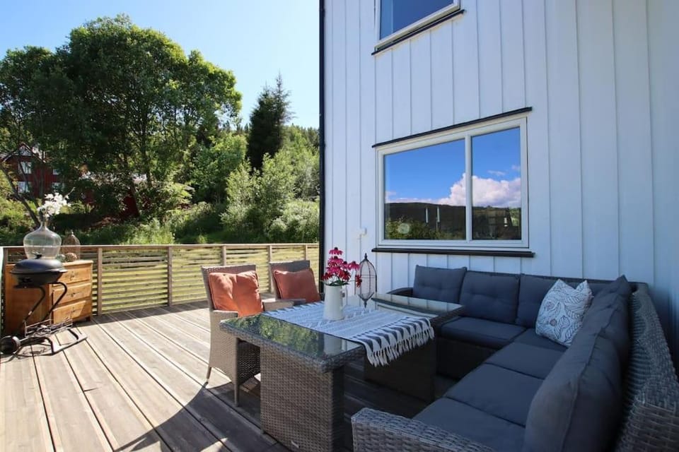Patio, View (from property/room), Balcony/Terrace, Seating area, Garden view