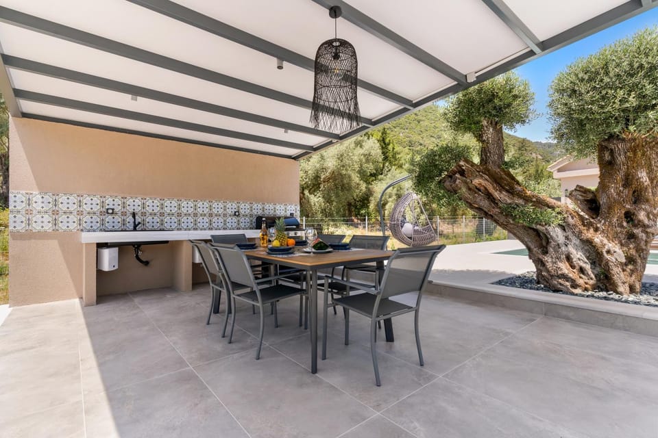Seating area, Dining area, Garden view, Swimming pool