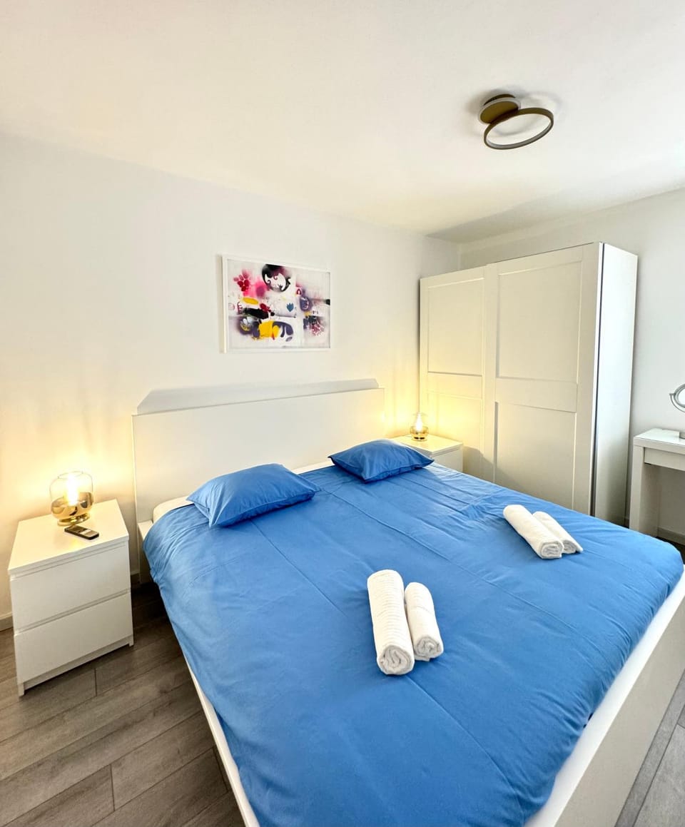 Bed, Photo of the whole room, Bedroom, towels, wardrobe