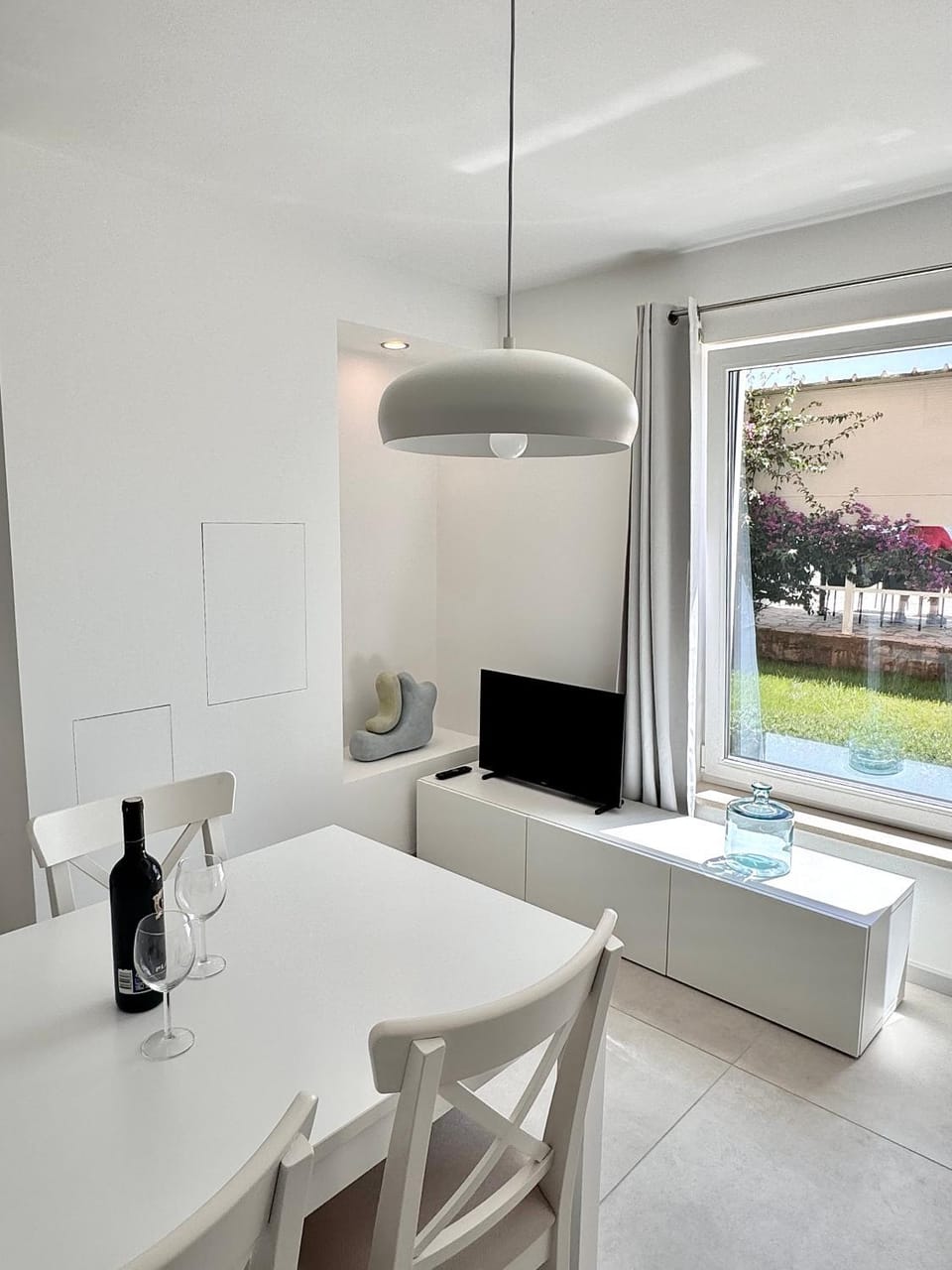 Communal lounge/ TV room, TV and multimedia, Living room, Seating area, Dining area, Evening entertainment