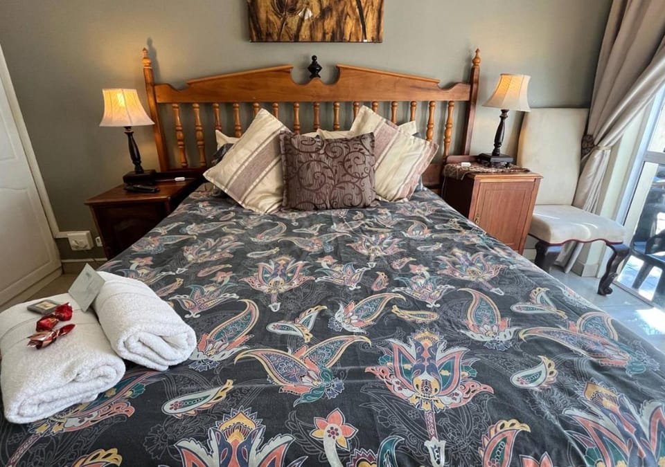 Bed, Photo of the whole room, Bedroom, Garden view, Pool view, towels, wardrobe