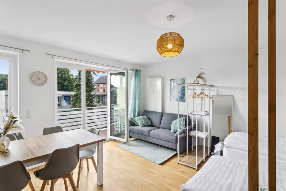 Balcony/Terrace, Balcony/Terrace, Seating area, Dining area, Bedroom, wardrobe