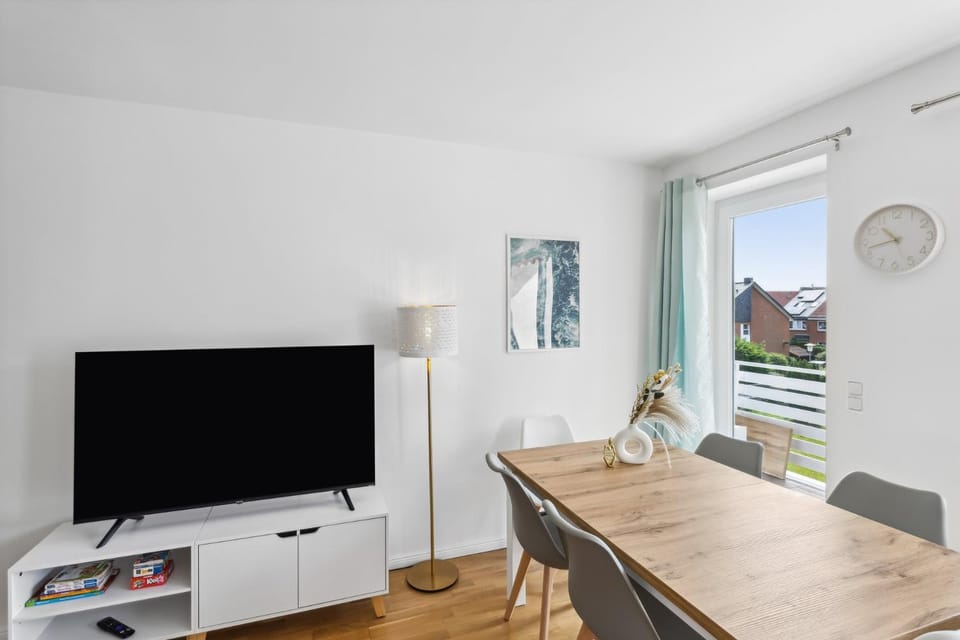 TV and multimedia, Living room, Dining area, Bedroom