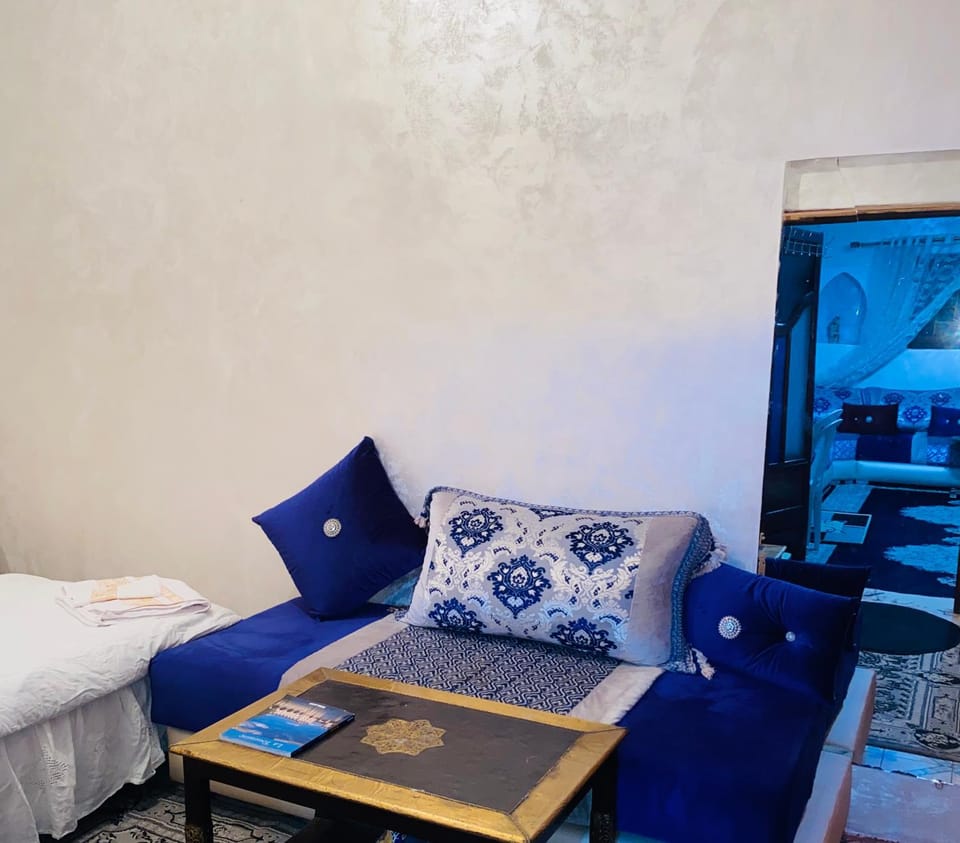 Bed, Photo of the whole room, Seating area, Bedroom