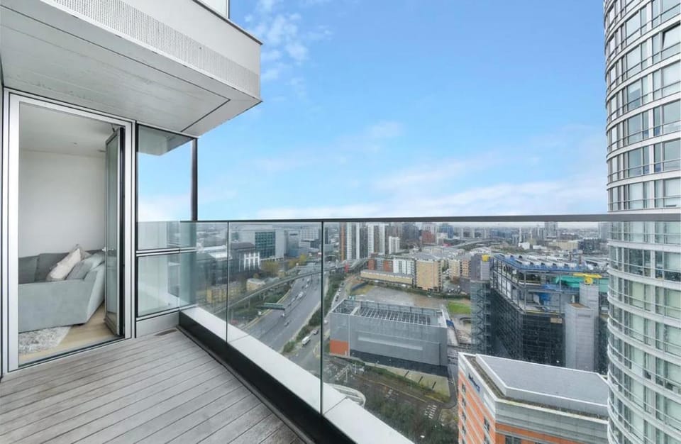 Spectacular High View Apartment Apartment in London