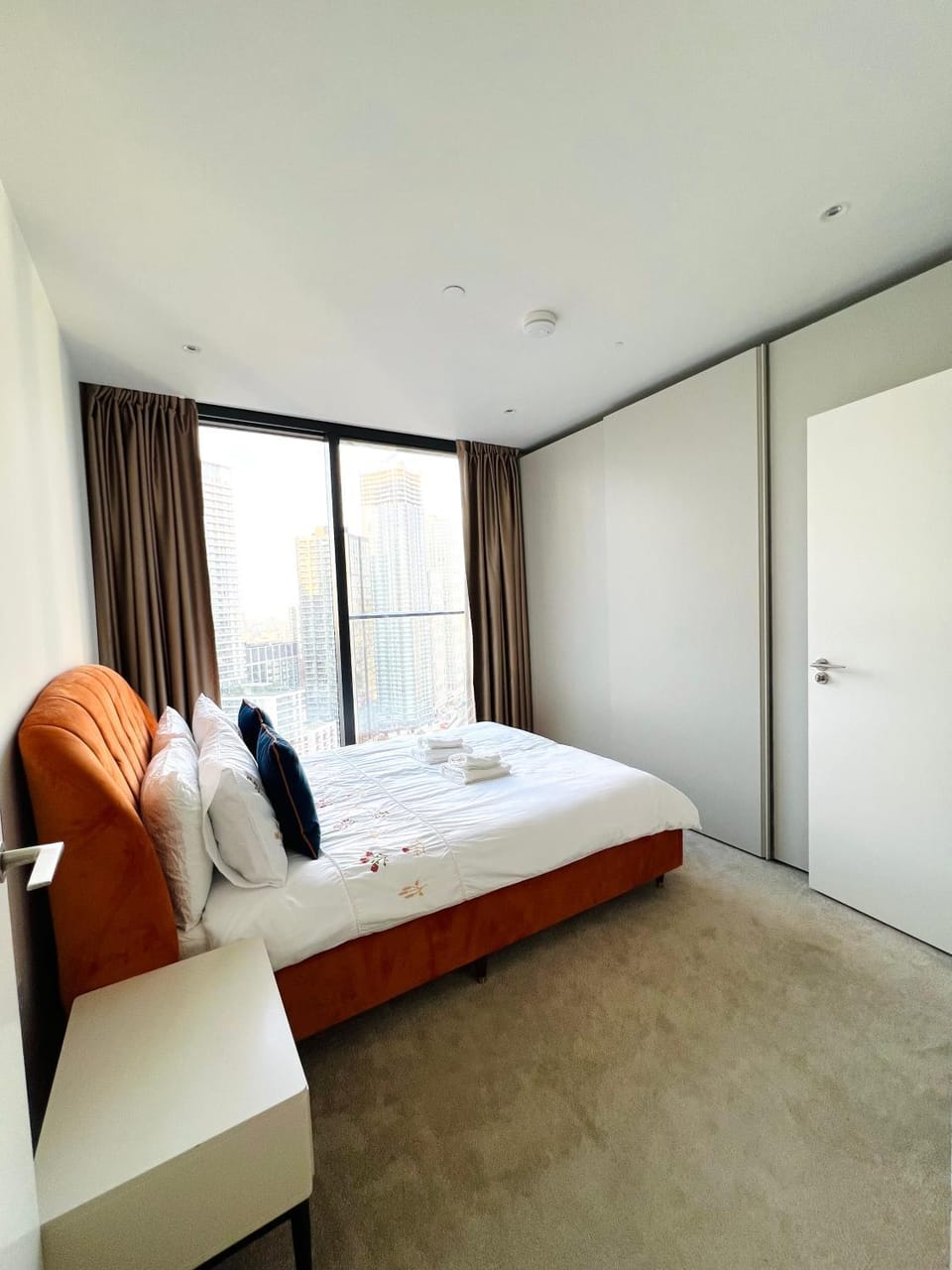 Spectacular High View Apartment Apartment in London