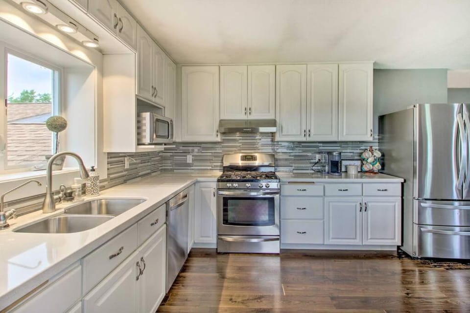 Modern Home on Mille Lacs Lake! Amazing yard and game-room! House in Minnesota
