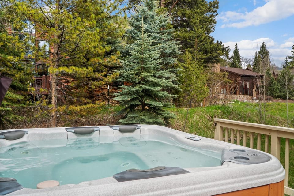 Beautiful 7BR Home Walk Everywhere House in Breckenridge