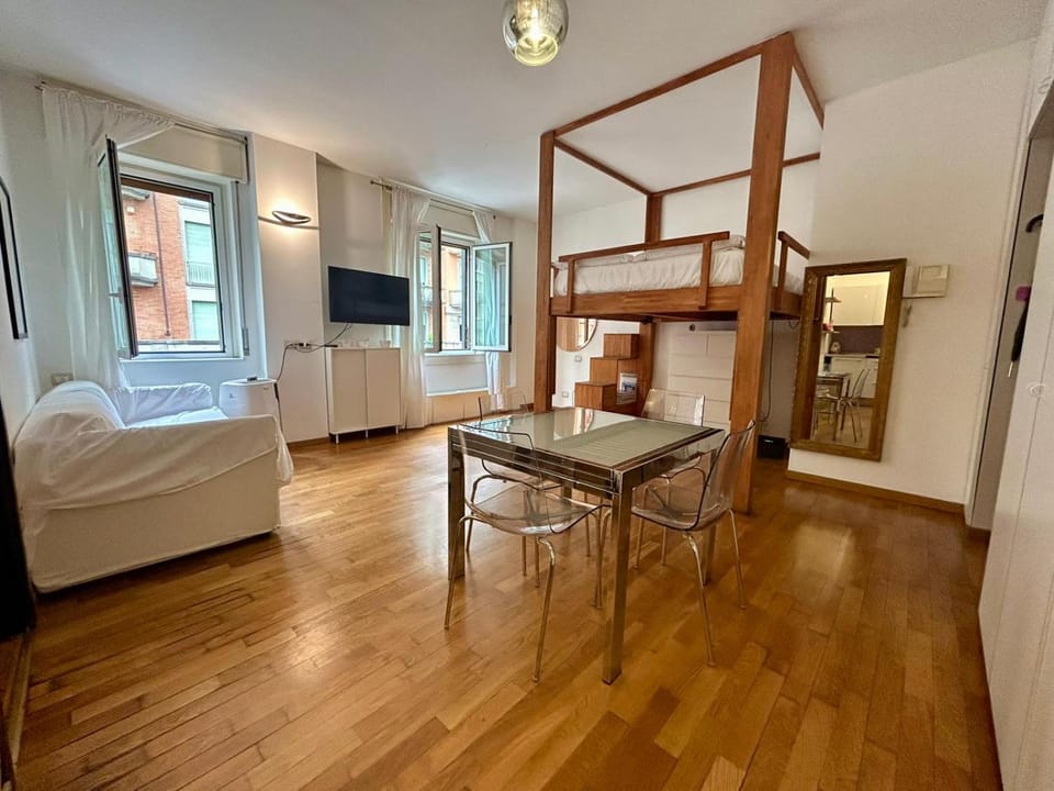 Bed, Living room, Photo of the whole room, Seating area, Dining area