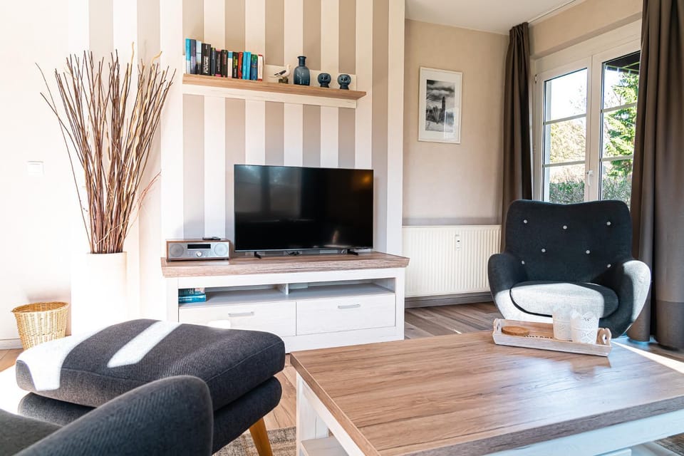 Summer, TV and multimedia, Living room