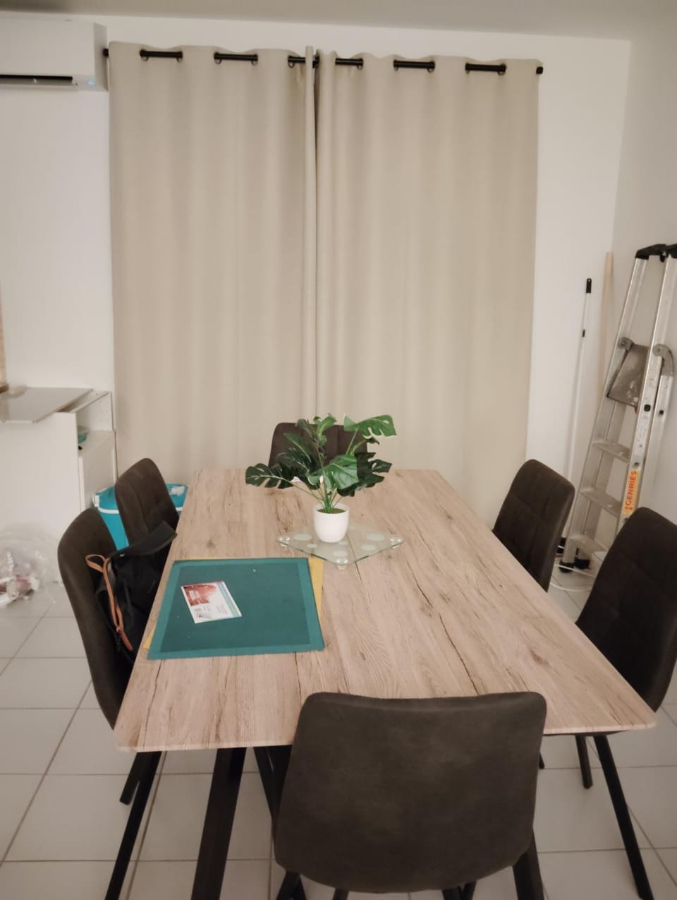 Seating area, Dining area