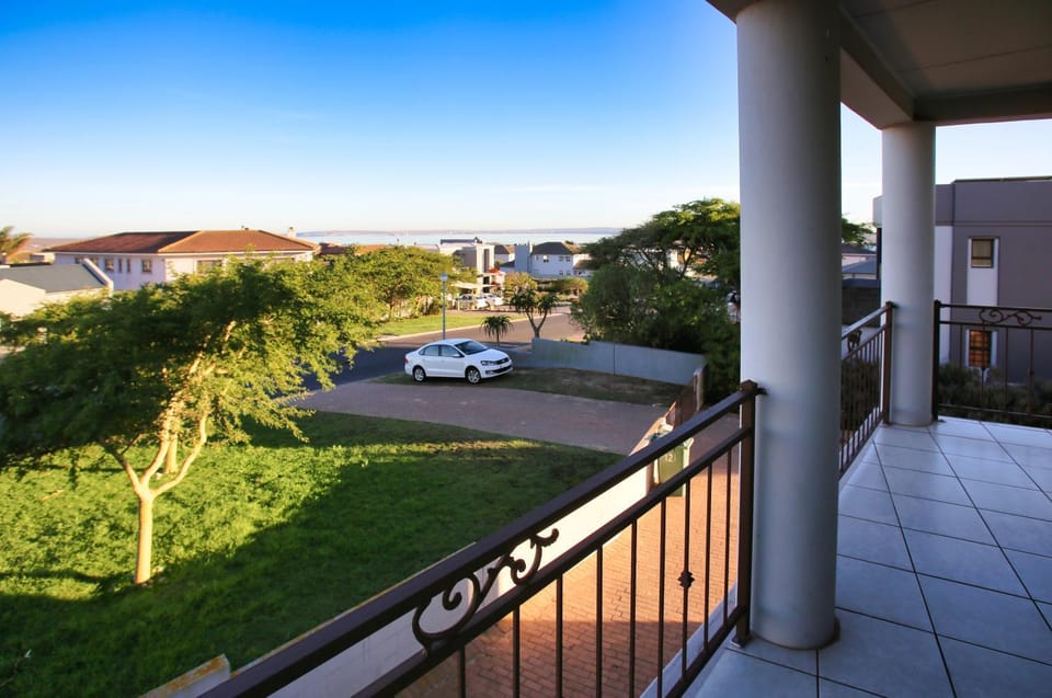 Property building, View (from property/room), Balcony/Terrace