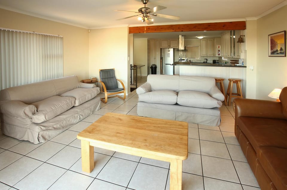 Kitchen or kitchenette, Living room, Seating area